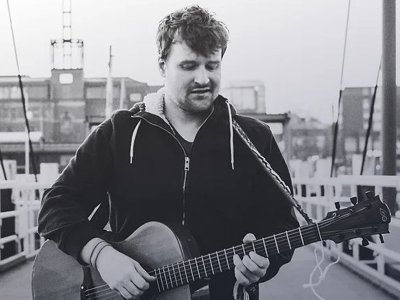  Brendan Lewes<br>The British singer and songwriter is an experienced live performer. Folk in the direction of pop-rock, but the acoustic foundation remains.