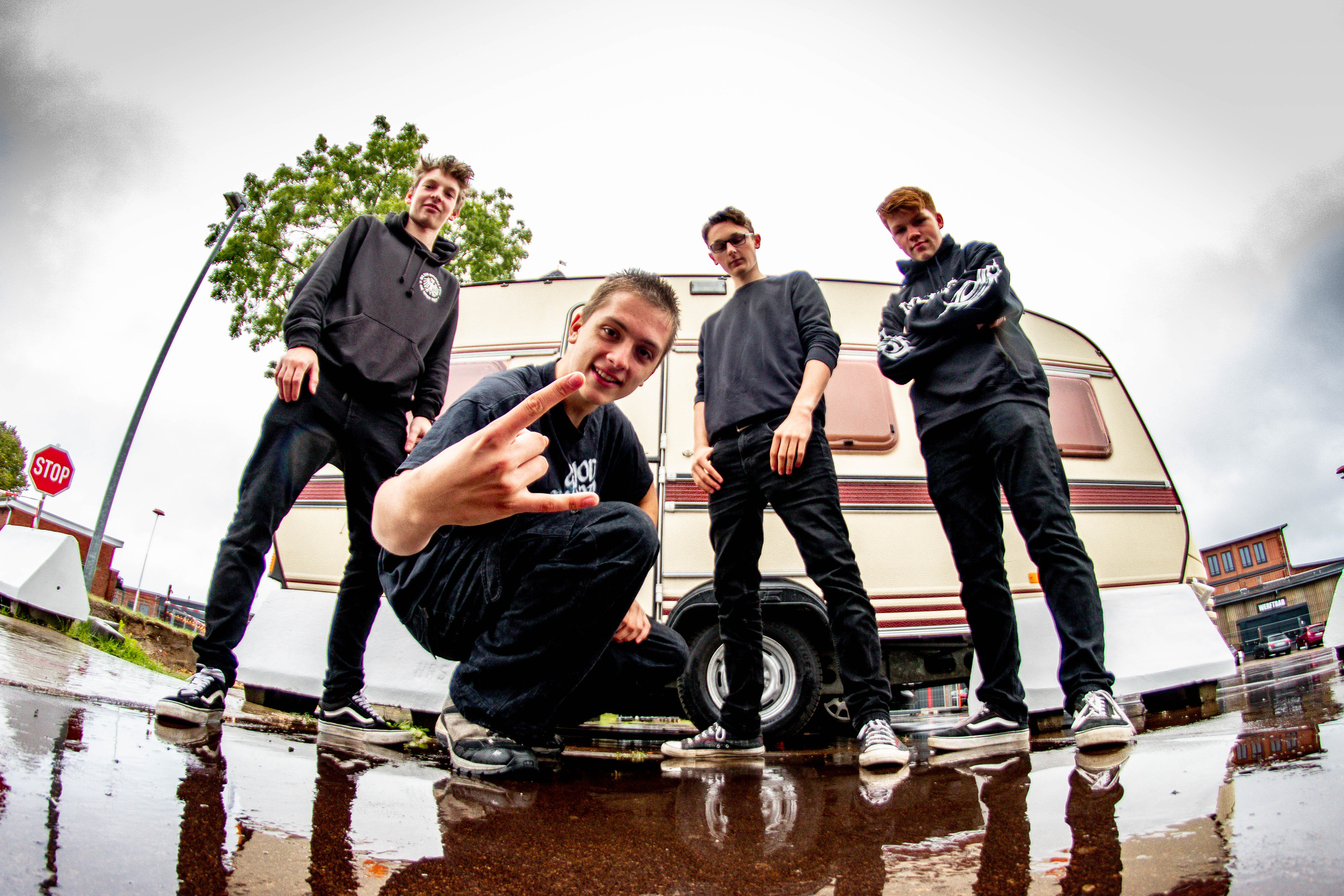  Broken Eardrum <br>Das Genre der jungen Newcomer Band vom Timmendorfer Strand ist eine Mischung zwischen Punkrock und Hardrock. 