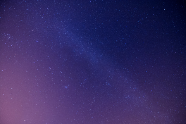 Galaxy-Bild mit Sternen und lila Farben